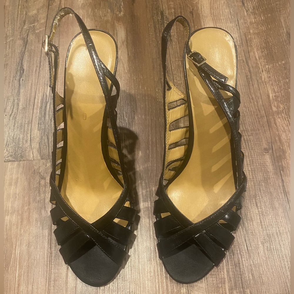 Bandolino leather strap peep toe black heel
